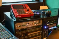 vs-control-room-outboard.webp