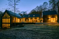 vs-exterior-night.webp