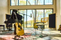 vs-live-room-guitar.webp