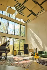 vs-live-room-wide.webp